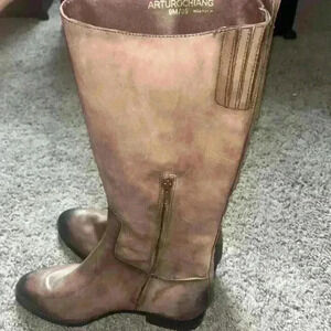 Arturo Chiang high boots in a size 9M in women’s. Brown leather